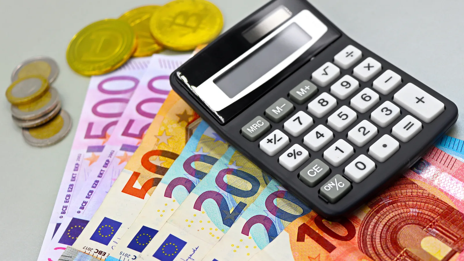 Taksit mi, Banka mı, Nakit mi: Kuzey Kıbrıs'ta Alıcılar Gerçekte Nasıl Ödüyor