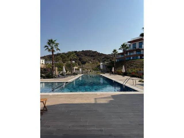 Apartment zum Verkauf in Esentepe: Möblierte 1+1 mit Meerblick und Wellnessbereich
