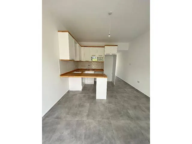 Neubau mit eigenem Pool im Erdgeschoss, Ansicht 2