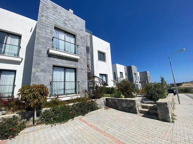 Apartment zum Verkauf in Esentepe: Eigener Pool, Bergblick und Terrasse