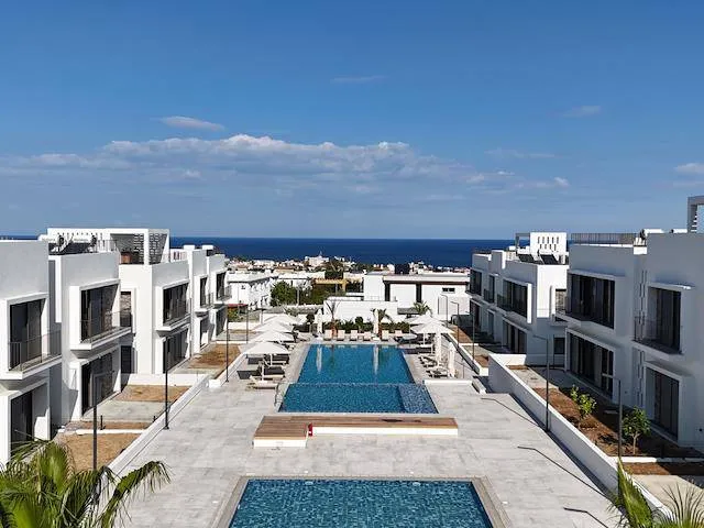 Apartment zum Verkauf in Kyrenia: Neubau mit privatem Garten im Mediterra