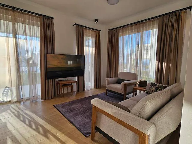 Bezugsfertige 2+1 mit Terrasse und Pool, Ansicht 2