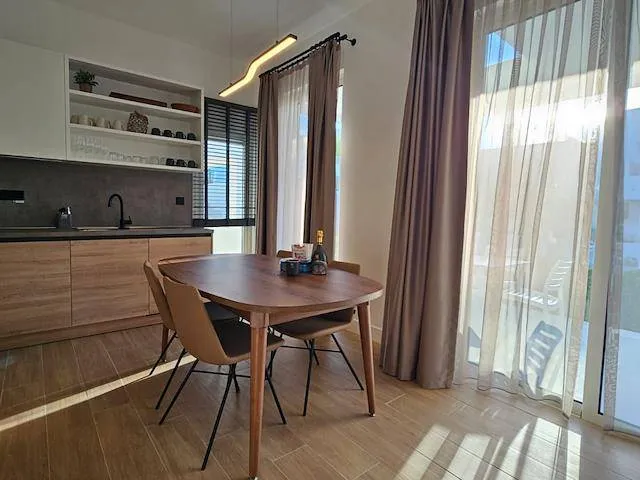 Apartment zum Verkauf in Kyrenia: Bezugsfertige 2+1 mit Terrasse und Pool