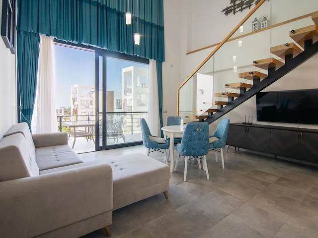 Möbliertes Loft mit Dachterrasse nahe dem Strand, Ansicht 2