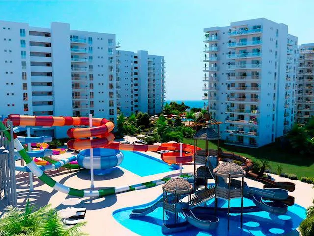 Apartment zum Verkauf in Iskele: Meerblick und Gemeinschaftspool im Erdgeschoss