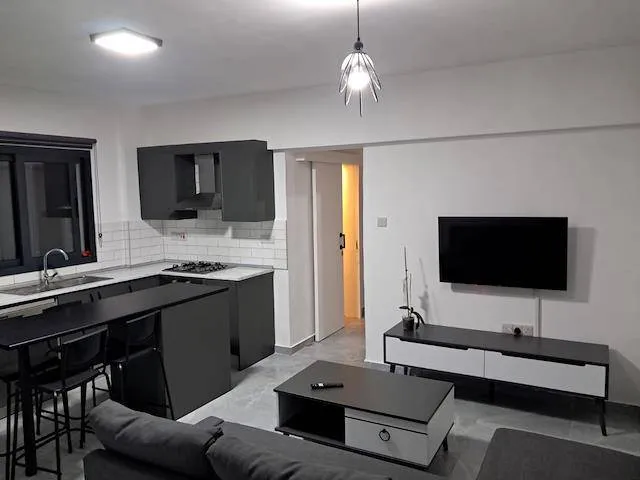 Apartment zum Verkauf in Kyrenia: Frisch renoviert und möbliert nahe dem Hafen