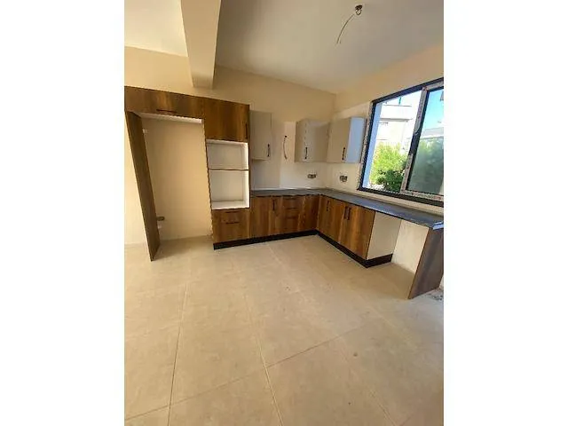 Neues Zuhause mit Garten und Bergblick, Ansicht 2