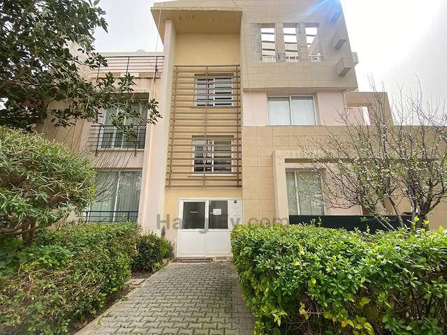 Apartment zum Verkauf in Kyrenia: Drei Schlafzimmer mit Garten im Erdgeschoss