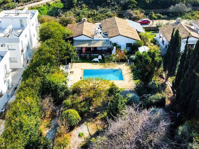 Villa zum Verkauf in Kyrenia: Möblierte Villa mit Pool und großem Garten