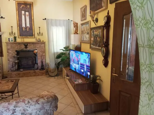 Möblierte Villa mit Pool und großem Garten, Ansicht 3