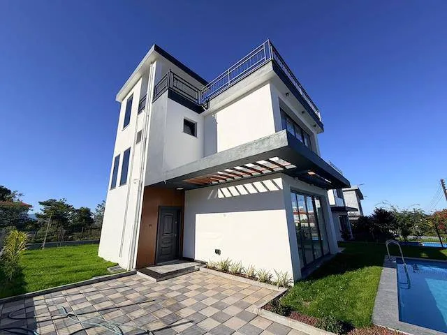 Villa zum Verkauf in Kyrenia: Neubau mit Privatpool, Garten und Meerblick