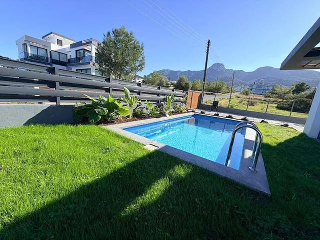 Neubau mit Privatpool, Garten und Meerblick, Ansicht 2