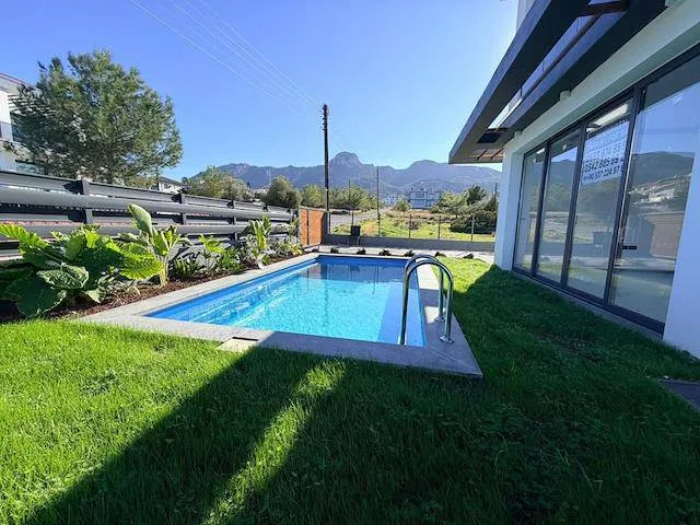 Neubau mit Privatpool, Garten und Meerblick, Ansicht 3