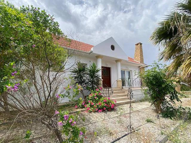 Villa zum Verkauf in Kyrenia: Ebenerdiges Zuhause mit Pool und Bergblick