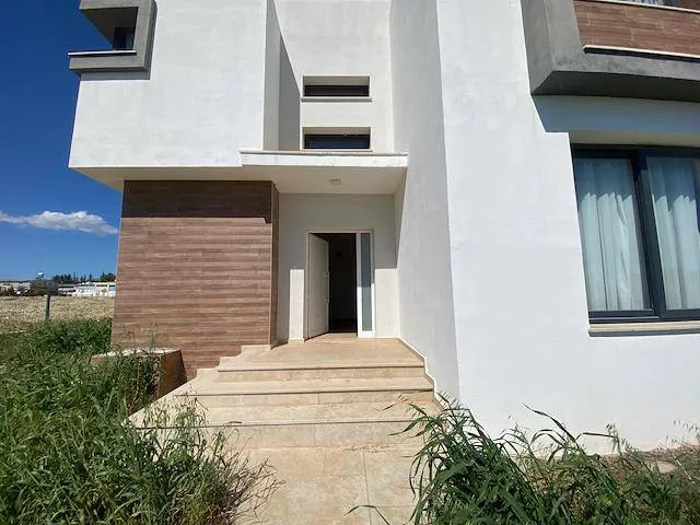 Drei Schlafzimmer, eigener Pool und Garten, Ansicht 2
