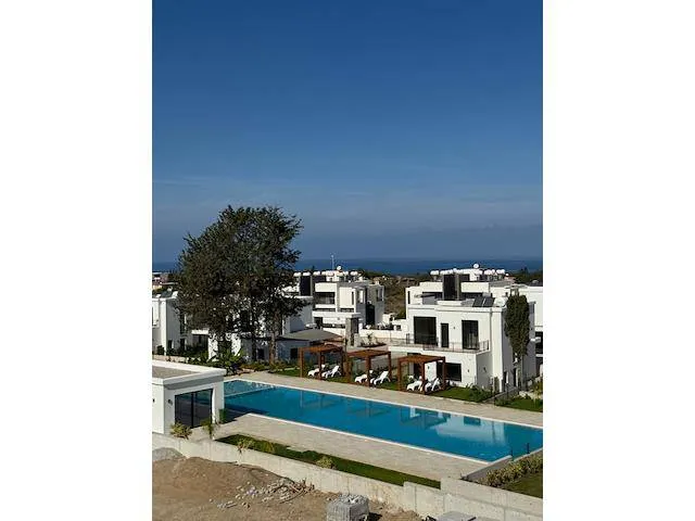 Vier Schlafzimmer, Pool und Bergblick, Ansicht 3
