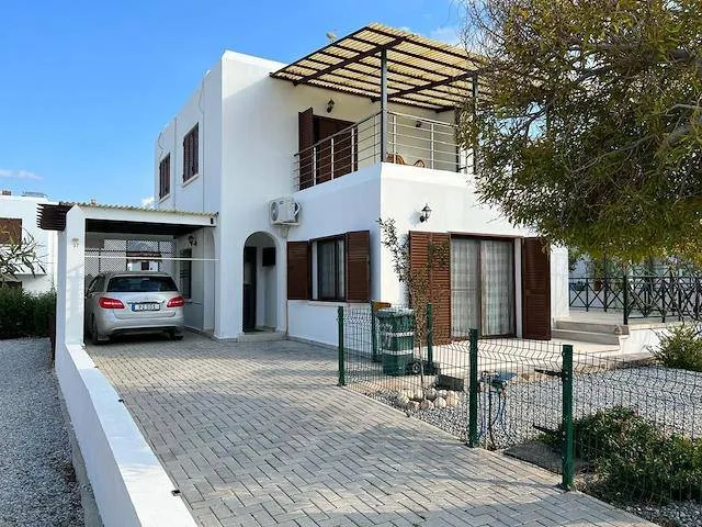 Villa zum Verkauf in Esentepe: Vier Schlafzimmer mit Meer- und Bergblick