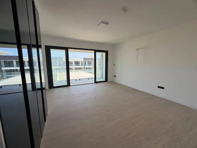 Apartment zum Verkauf in Kyrenia: Helles Studio mit Meerblick und Terrasse